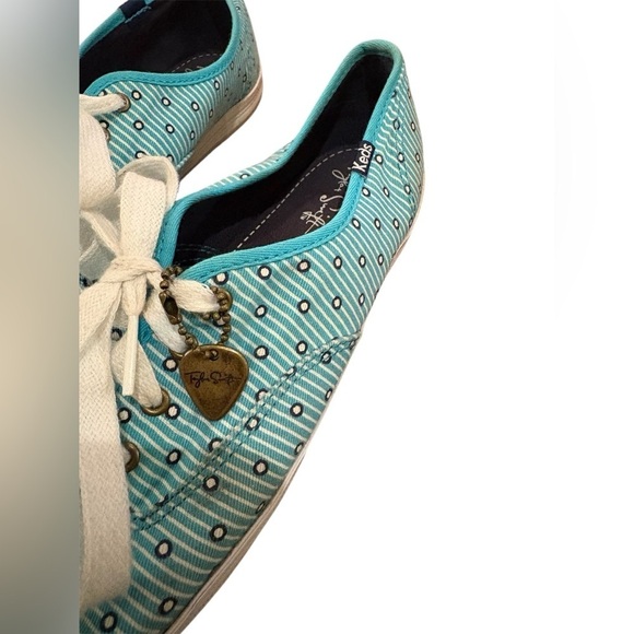 TAYLOR SWIFT x KEDS CHAMPION Lace Up Sneaker Blue Dot Stripe Canvas w/ charm 8.5 - Picture 7 of 11